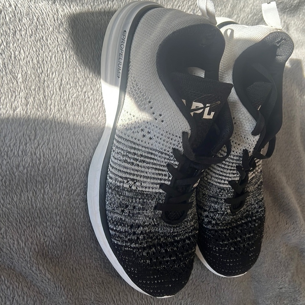 APL TechLoom Pro size 8 Amazing Shoes!